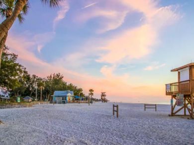 Holmes Beach 3  Bedroom Cottage One Block to Beach