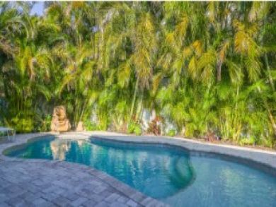 Holmes Beach 3  Bedroom Cottage One Block to Beach