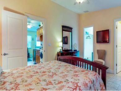 Holmes Beach 3  Bedroom Cottage One Block to Beach