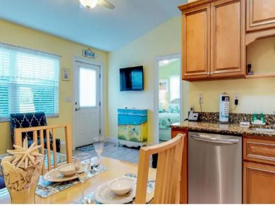 Holmes Beach 3  Bedroom Cottage One Block to Beach