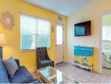 Holmes Beach 3  Bedroom Cottage One Block to Beach