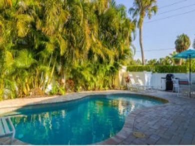 Holmes Beach 3  Bedroom Cottage One Block to Beach