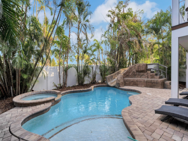 Anna Maria Island Luxury Vacation Rental - 6-Bedroom Beach House with Pool & Spa