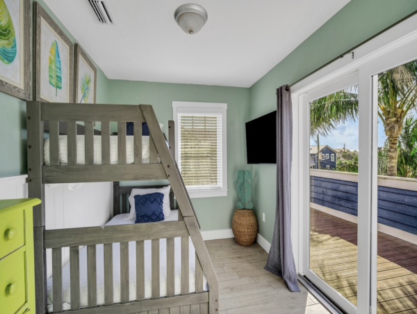 Anna Maria Island Luxury Vacation Rental - 6-Bedroom Beach House with Pool & Spa