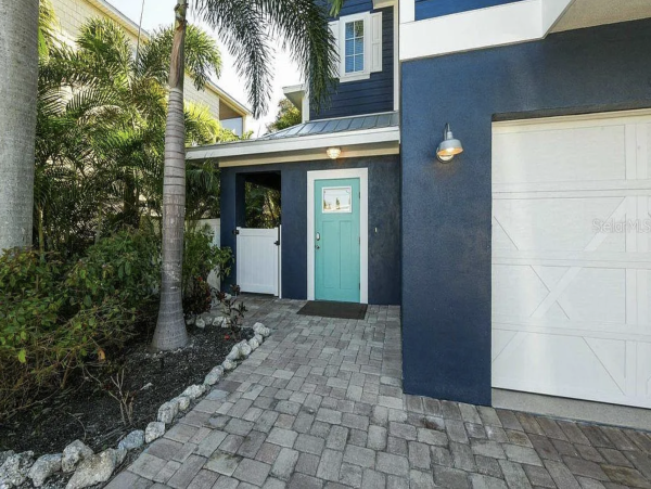 Anna Maria Island Luxury Vacation Rental - 6-Bedroom Beach House with Pool & Spa