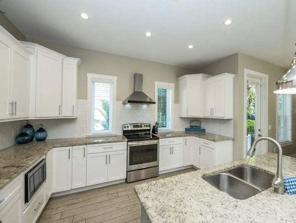 Anna Maria Island Luxury Vacation Rental - 6-Bedroom Beach House with Pool & Spa