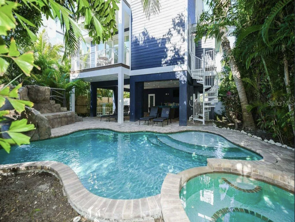 Anna Maria Island Luxury Vacation Rental - 6-Bedroom Beach House with Pool & Spa