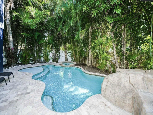 Anna Maria Island Luxury Vacation Rental - 6-Bedroom Beach House with Pool & Spa