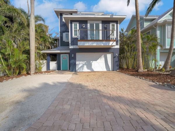 Anna Maria Island Luxury Vacation Rental - 6-Bedroom Beach House with Pool & Spa