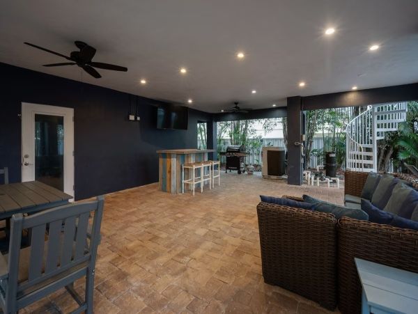 Anna Maria Island Luxury Vacation Rental - 6-Bedroom Beach House with Pool & Spa