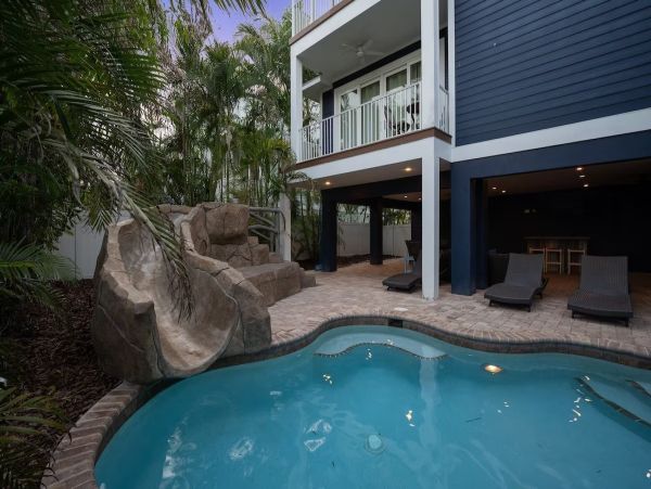 Anna Maria Island Luxury Vacation Rental - 6-Bedroom Beach House with Pool & Spa