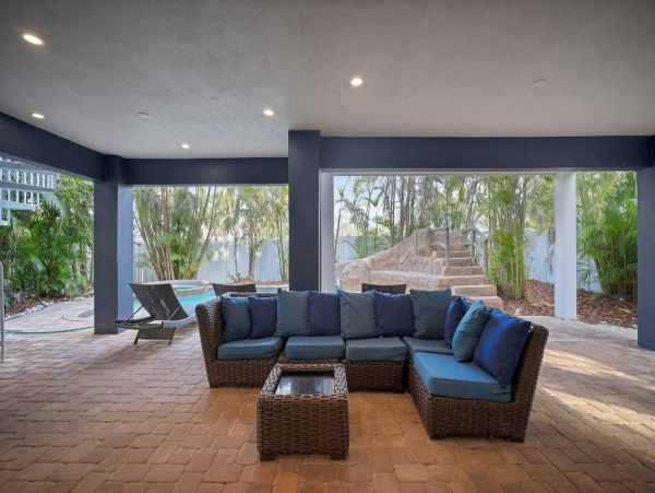 Anna Maria Island Luxury Vacation Rental - 6-Bedroom Beach House with Pool & Spa