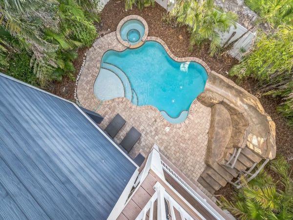 Anna Maria Island Luxury Vacation Rental - 6-Bedroom Beach House with Pool & Spa