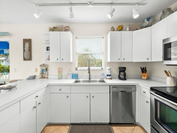 Holmes Beach Charming Three Bedroom Vacation Home- Canal Front