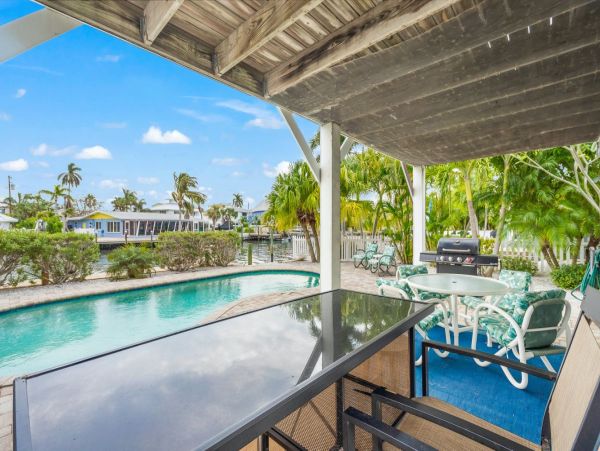 Holmes Beach Charming Three Bedroom Vacation Home- Canal Front