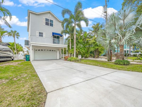 Holmes Beach Charming Three Bedroom Vacation Home- Canal Front