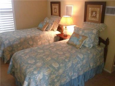 Bedroom 3 with twin beds Bedroom 3 with twin beds