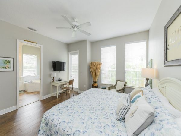 Three Bedroom Vacation Rental Luxury Pool Home Holmes Beach