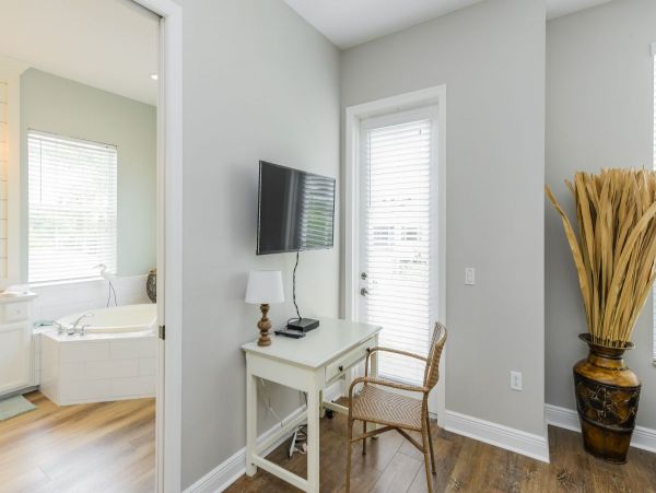 Three Bedroom Vacation Rental Luxury Pool Home Holmes Beach