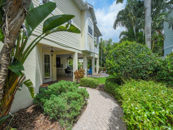 Three Bedroom Vacation Rental Luxury Pool Home Holmes Beach