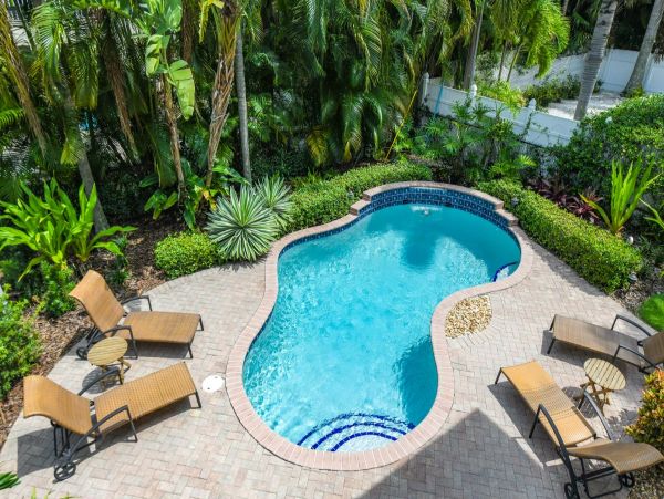 Three Bedroom Vacation Rental Luxury Pool Home Holmes Beach