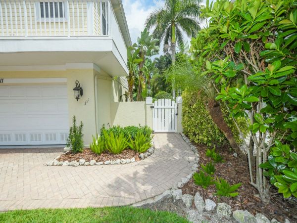 Three Bedroom Vacation Rental Luxury Pool Home Holmes Beach