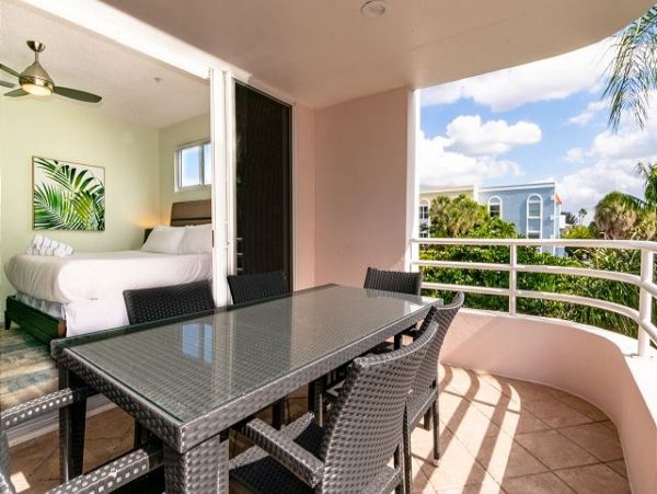 Anna Maria Three Bedroom Luxury Beach Condo on Beach