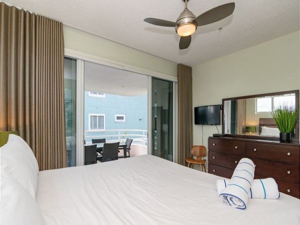 Anna Maria Three Bedroom Luxury Beach Condo on Beach