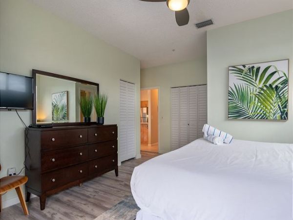 Anna Maria Three Bedroom Luxury Beach Condo on Beach