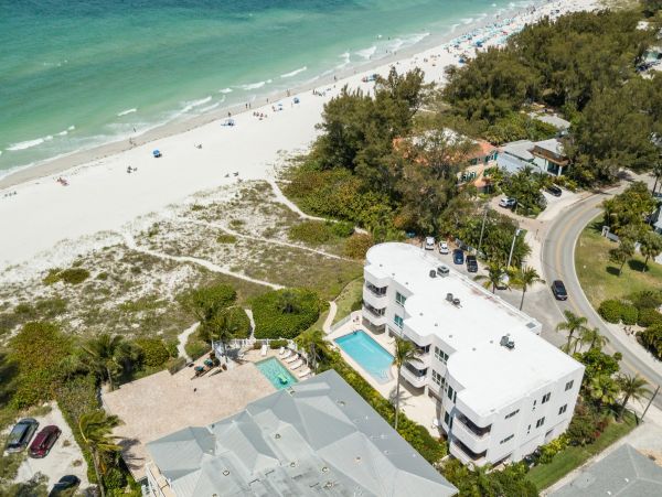 Anna Maria Three Bedroom Luxury Beach Condo on Beach