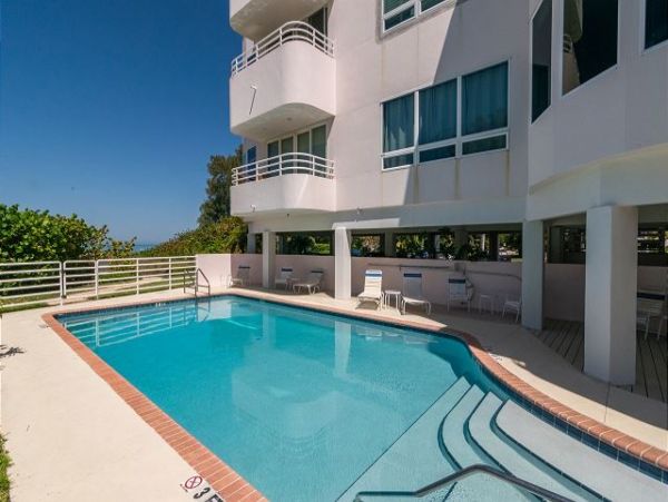Anna Maria Three Bedroom Luxury Beach Condo on Beach