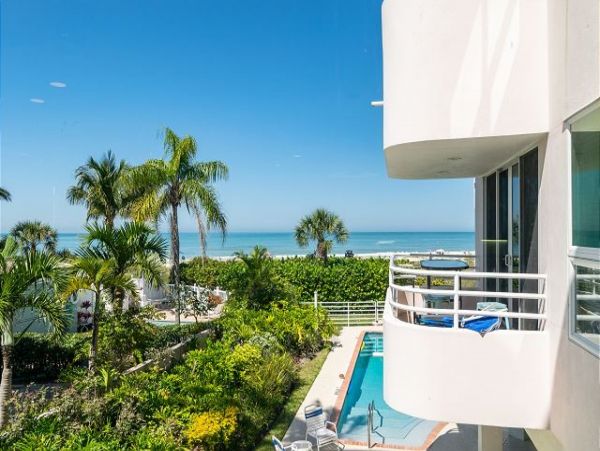 Anna Maria Three Bedroom Luxury Beach Condo on Beach