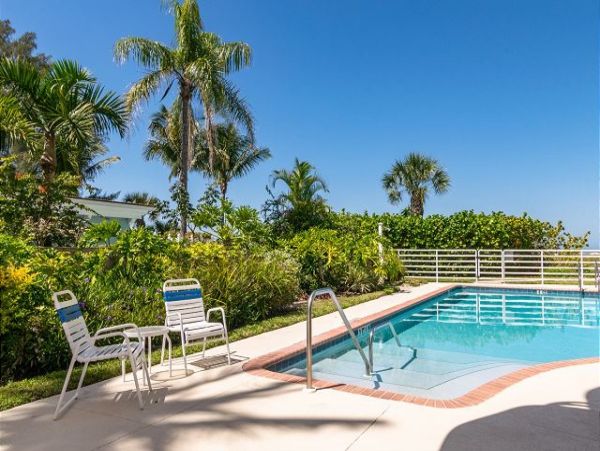 Anna Maria Three Bedroom Luxury Beach Condo on Beach