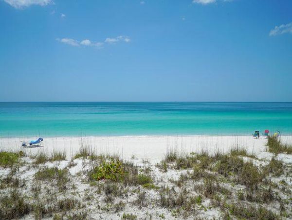 Beachfront Condo Sleeps 4 Guests in Anna Maria Island