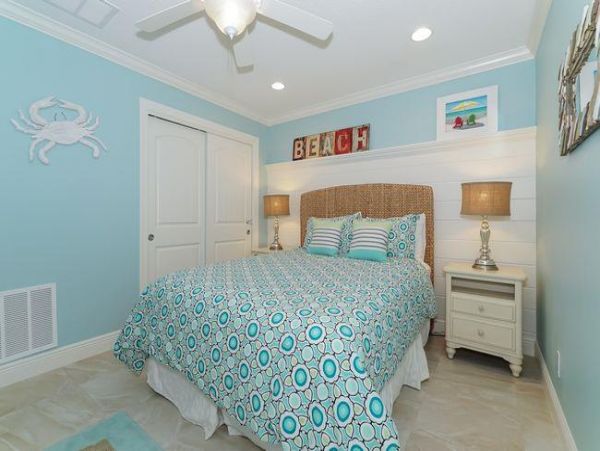 Beachfront Condo Sleeps 4 Guests in Anna Maria Island