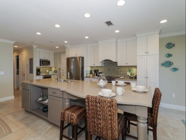 Beachfront Condo Sleeps 4 Guests in Anna Maria Island