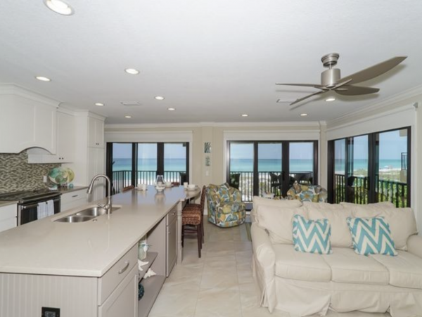 Beachfront Condo Sleeps 4 Guests in Anna Maria Island