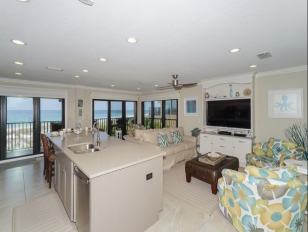 Beachfront Condo Sleeps 4 Guests in Anna Maria Island