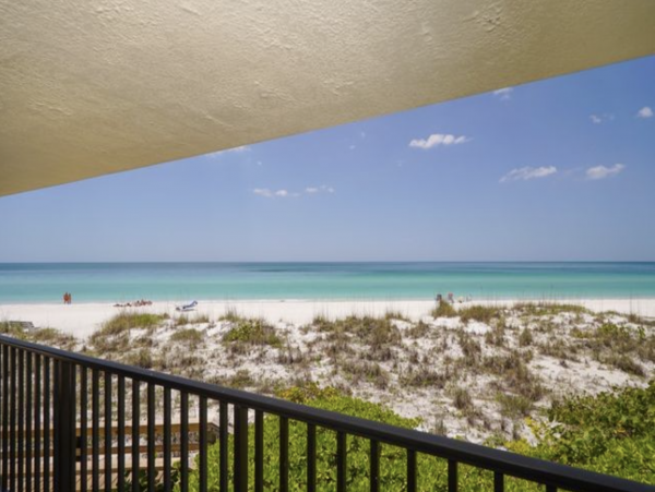 Beachfront Condo Sleeps 4 Guests in Anna Maria Island