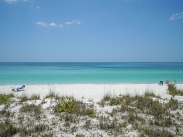 Beachfront Condo Sleeps 4 Guests in Anna Maria Island