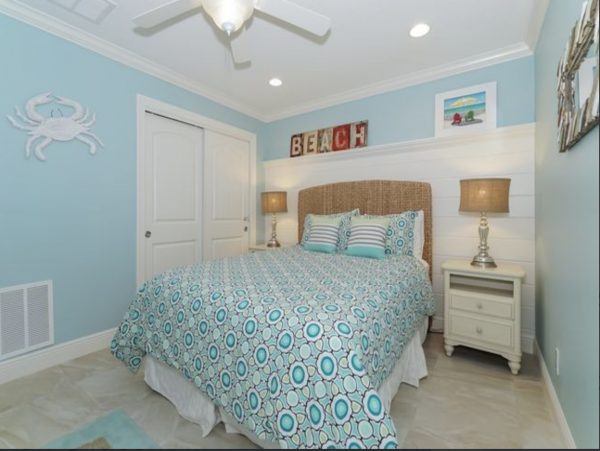 Beachfront Condo Sleeps 4 Guests in Anna Maria Island
