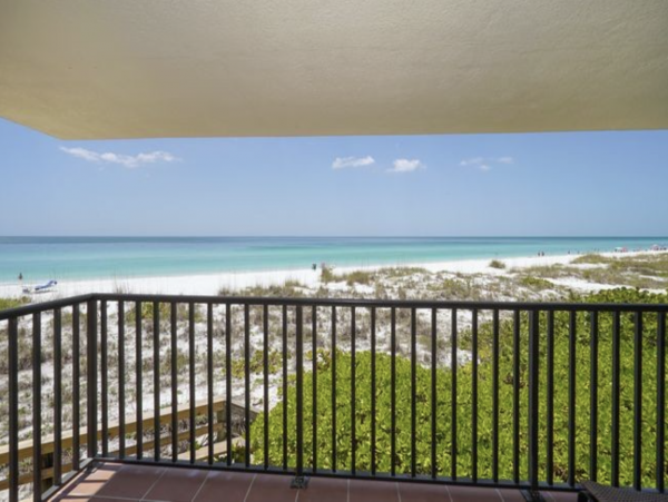 Beachfront Condo Sleeps 4 Guests in Anna Maria Island