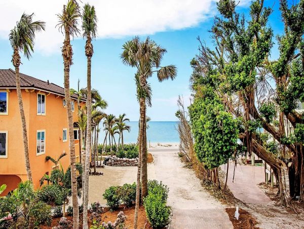 Five Bedroom Luxury Captiva Rental Convenient to the Village