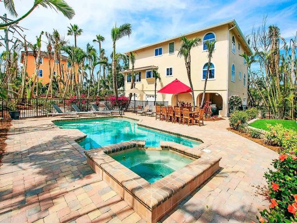 Five Bedroom Luxury Captiva Rental Convenient to the Village