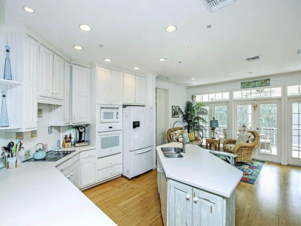 Charming Captiva Getaway with Prime Beach Access and Luxury Amenities