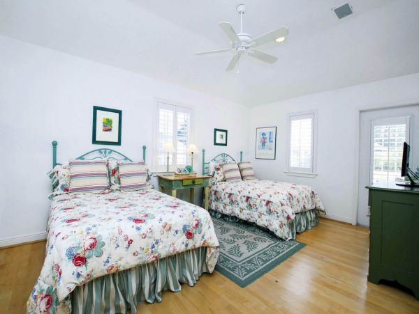 Charming Captiva Getaway with Prime Beach Access and Luxury Amenities