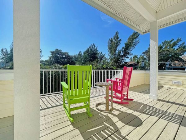 Charming Captiva Getaway with Prime Beach Access and Luxury Amenities