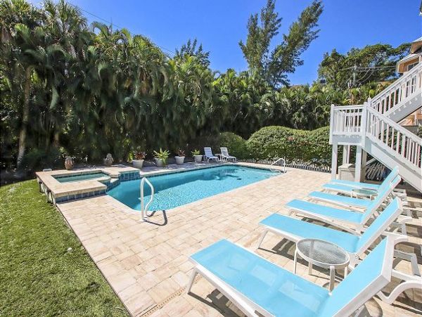Charming Captiva Getaway with Prime Beach Access and Luxury Amenities