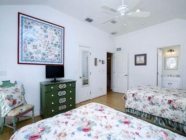 Charming Captiva Getaway with Prime Beach Access and Luxury Amenities
