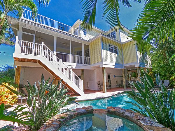Four Bedroom Captiva Vacation Rental with Pool & Gulf Views